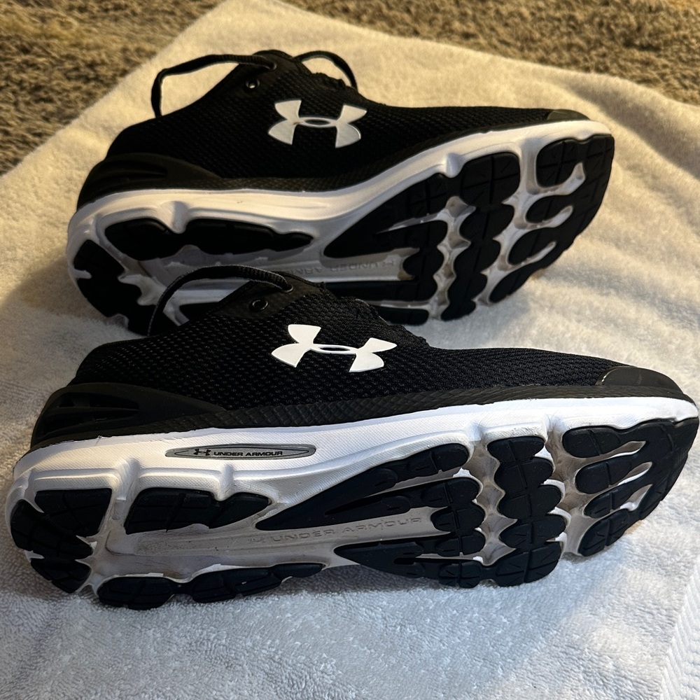 Under Armour Black Athletic Shoes - Picture 7 of 8
